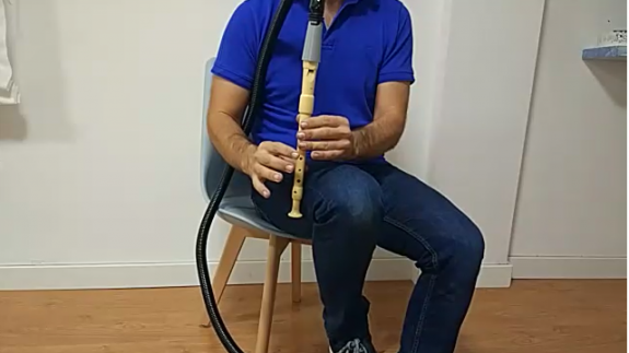 PLAZA PÚBLICA. Néstor De Lázaro nos enseña en este vídeo demostrativo cómo tocar la flauta de forma segura