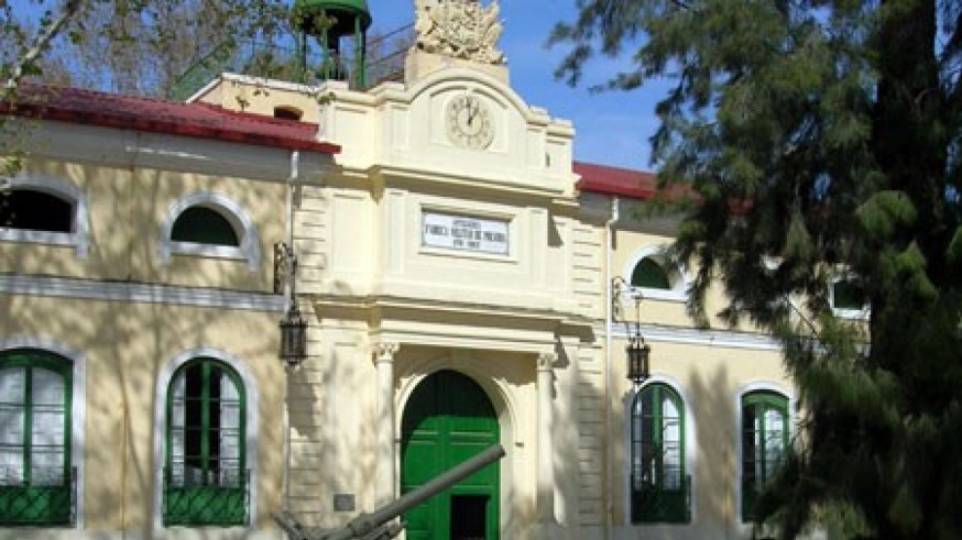 Trabajadora de seguridad herida con su propia arma de fuego