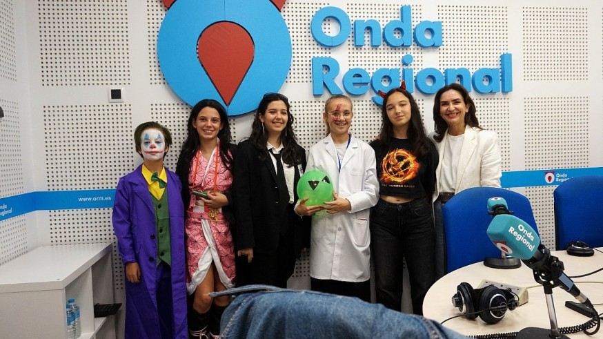 Especial infancia con UNICEF. Hablamos con Carolina Olivares y cinco jóvenes de Halloween, miedos, salud mental...