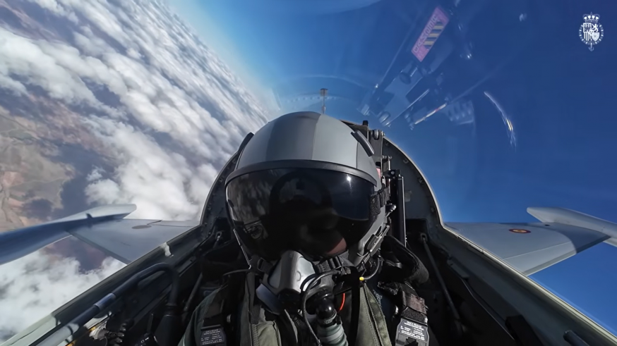 La Princesa Leonor vuela por primera vez en un F-5 