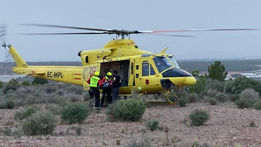 Rescatan en helicóptero a un parapentista en Aledo
