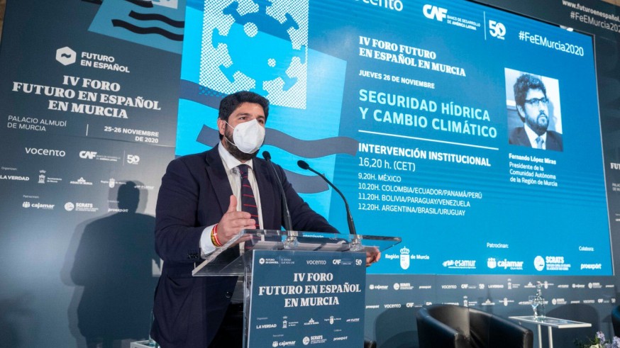 López Miras durante su participación en el foro "El futuro en español"