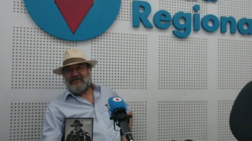 Pedro Soler en los estudios de Onda Regional en junio de 2017