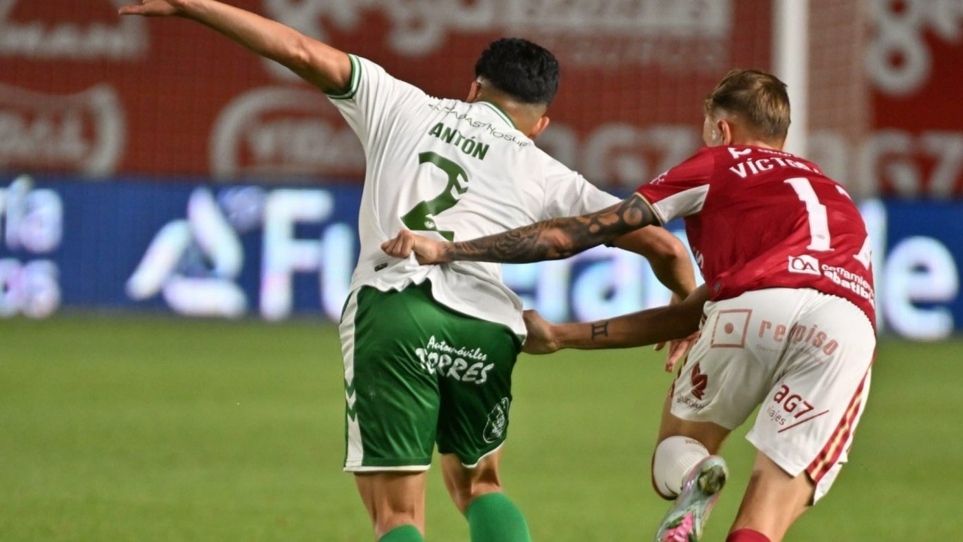 La falta de cabeza mete al Real Murcia de nuevo en un lío