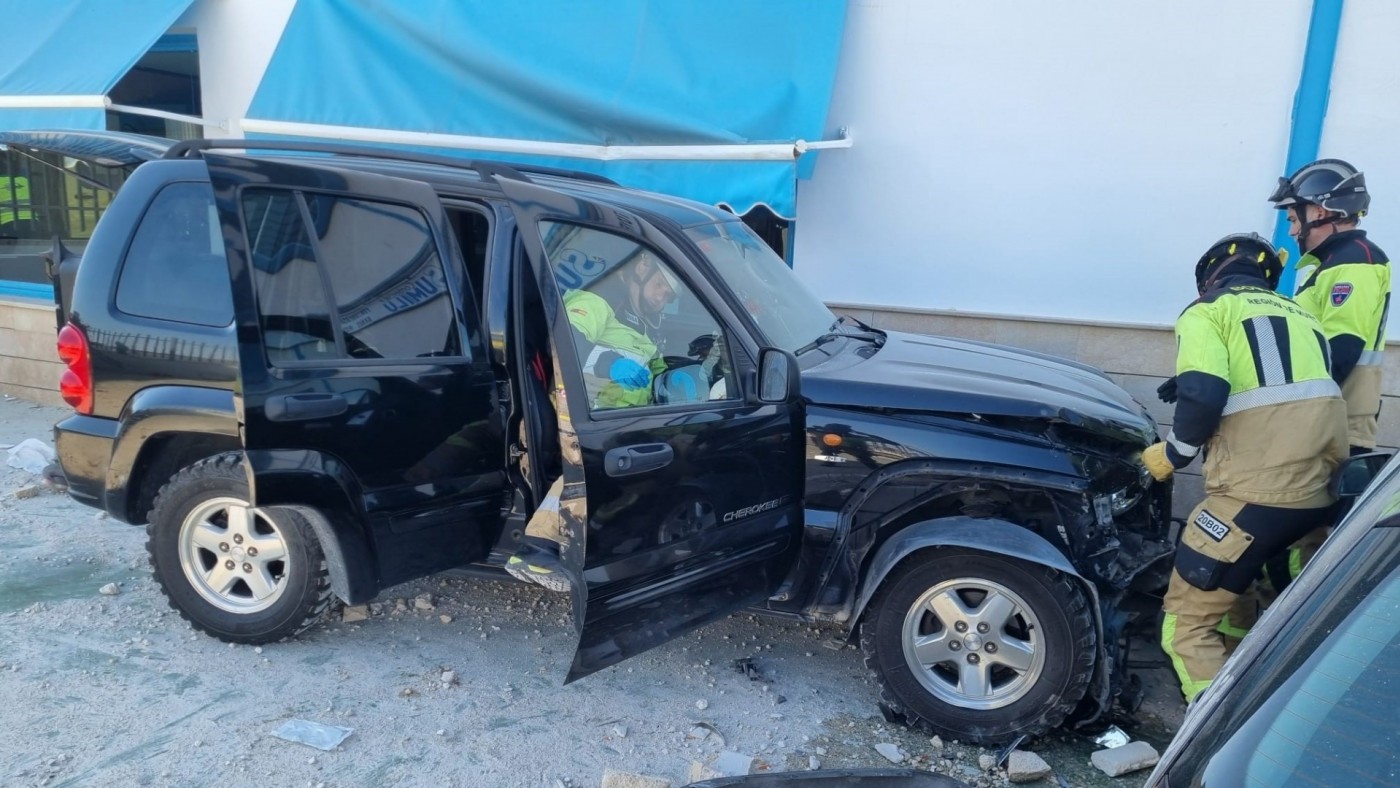 Herido muy grave un hombre al chocar el turismo que conducía contra un muro en Cehegín 