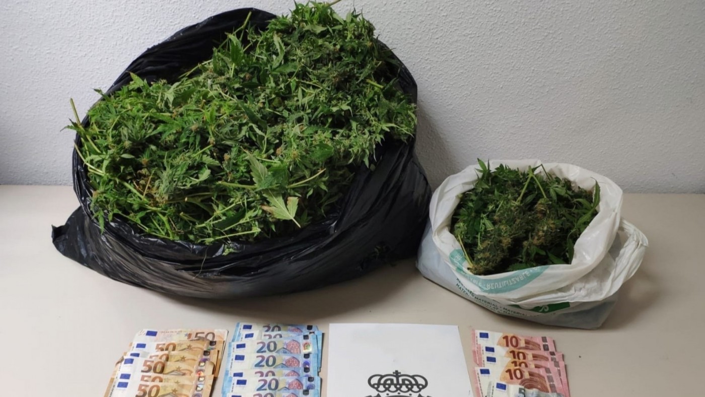 Detenidas cinco personas en Alcantarilla que circulaban con más de 6 kg de marihuana en el maletero