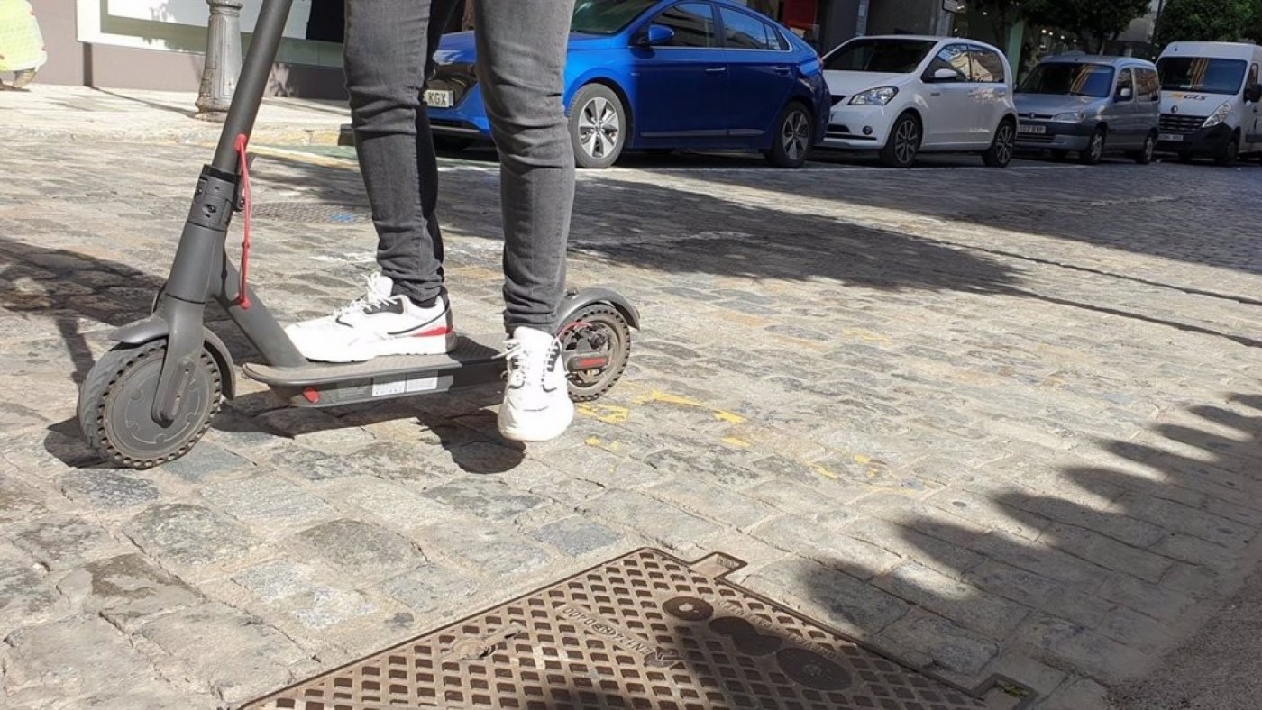 Los patinetes no podrán circular por aceras y zonas peatonales según la nueva ordenanza del Ayuntamiento Murcia