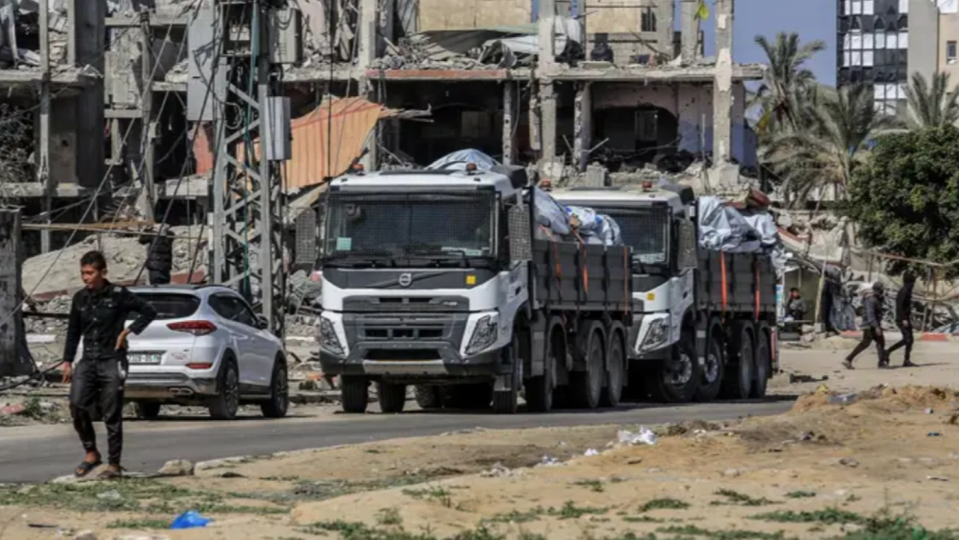 Camiones con ayuda humanitaria comienzan a entrar en la Franja de Gaza