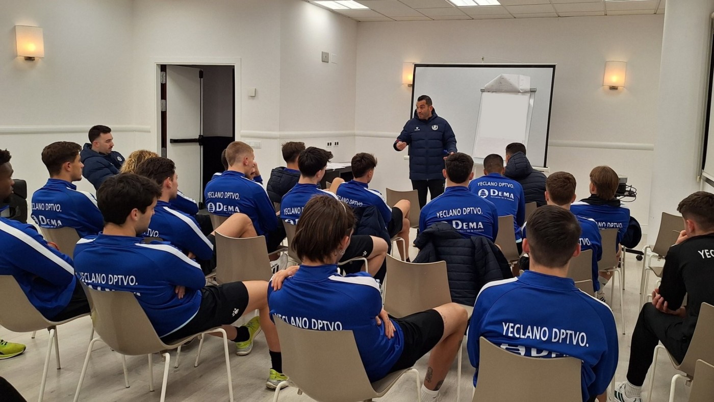 Adrián Hernández: “Ahora la clave es la confianza de los jugadores y no tener miedo a fallar”