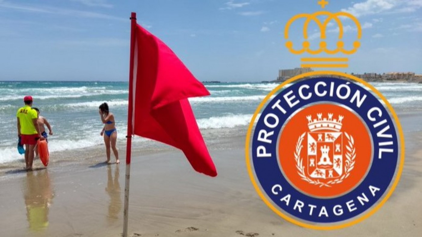 Protección Civil rescataba este domingo a 17 personas en playas de La Manga y Cala Reona.