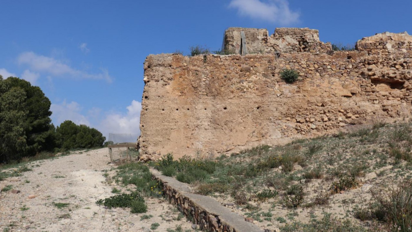 Actual estado del Castillo de Larache en Murcia