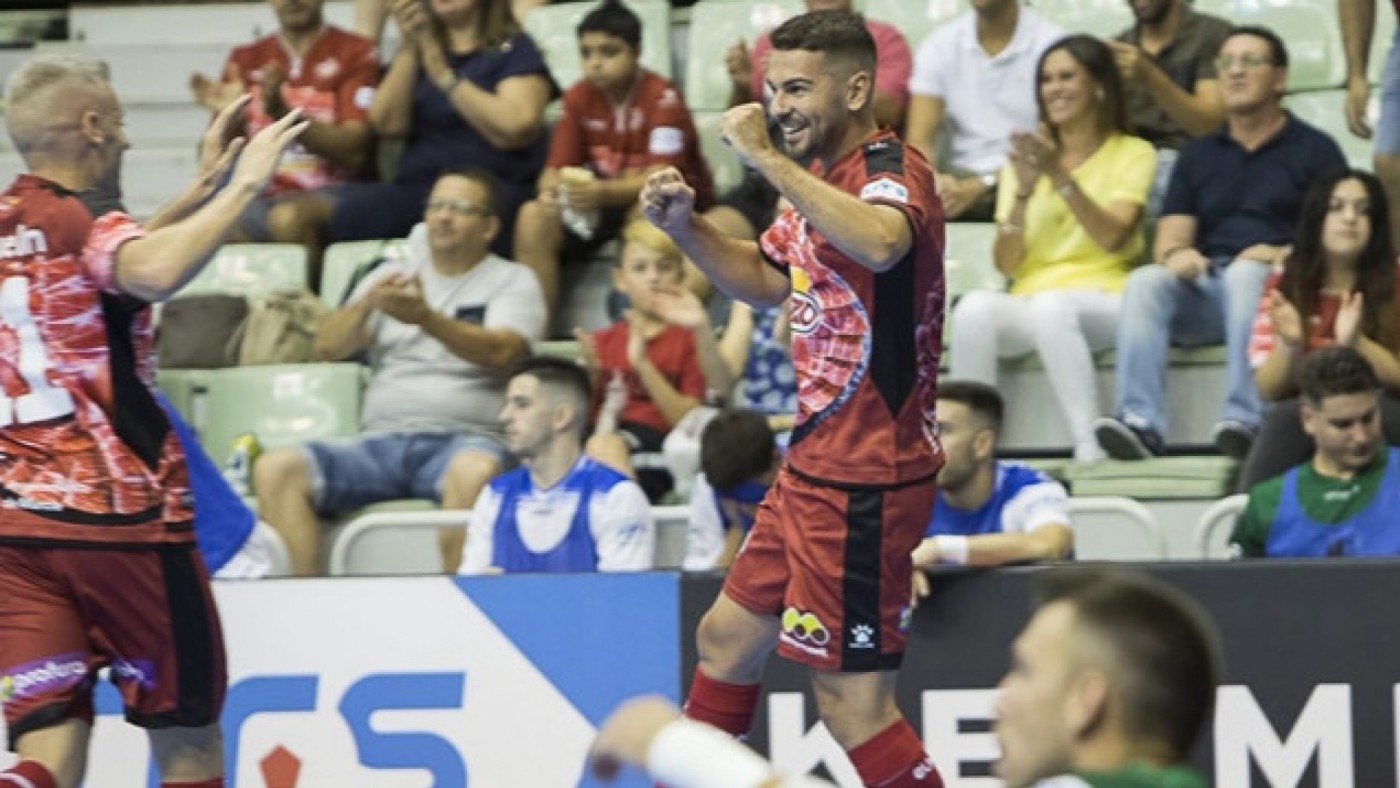 Andresito celebra un gol con Miguelín. Foto: LNFS