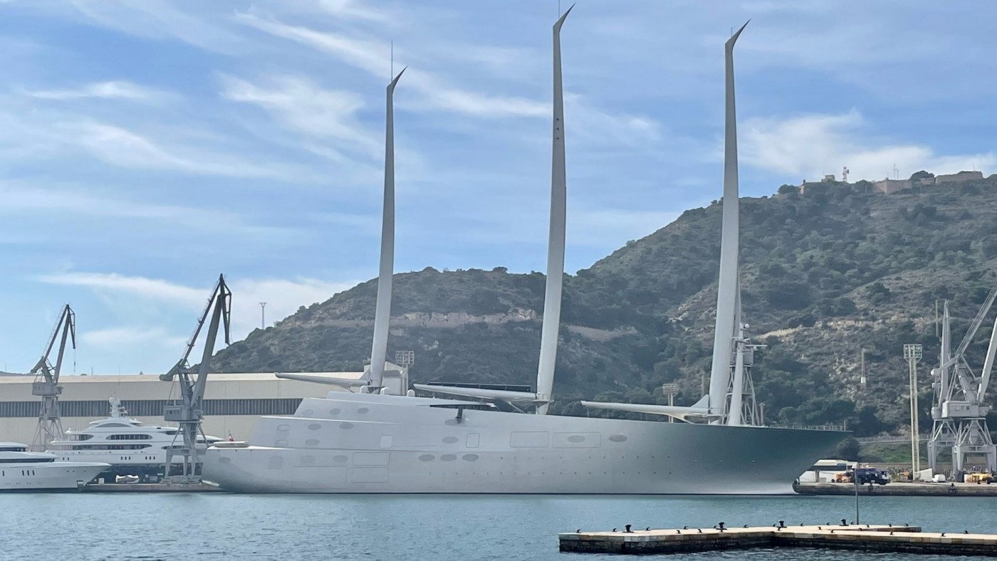 El megayate 'Sailing Yacht' en el Puerto de Cartagena