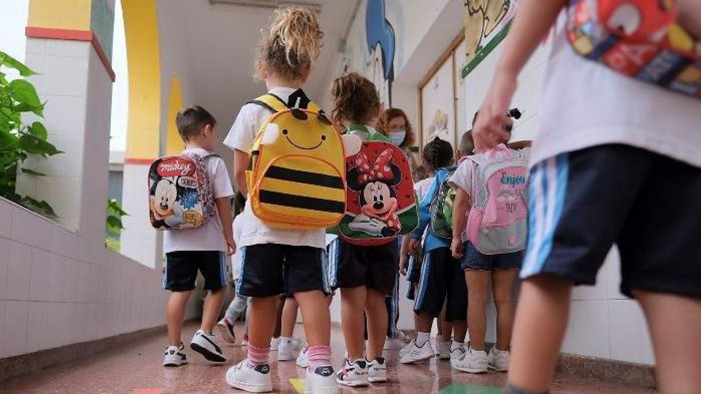 Alumnos de infantil entrando en el colegio (archivo). EUROPA PRESS