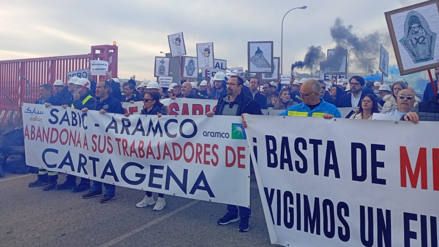 Los trabajadores de Sabic protestan en La Aljorra ante el vicepresidente europeo por el cierre de la planta Lexan 1