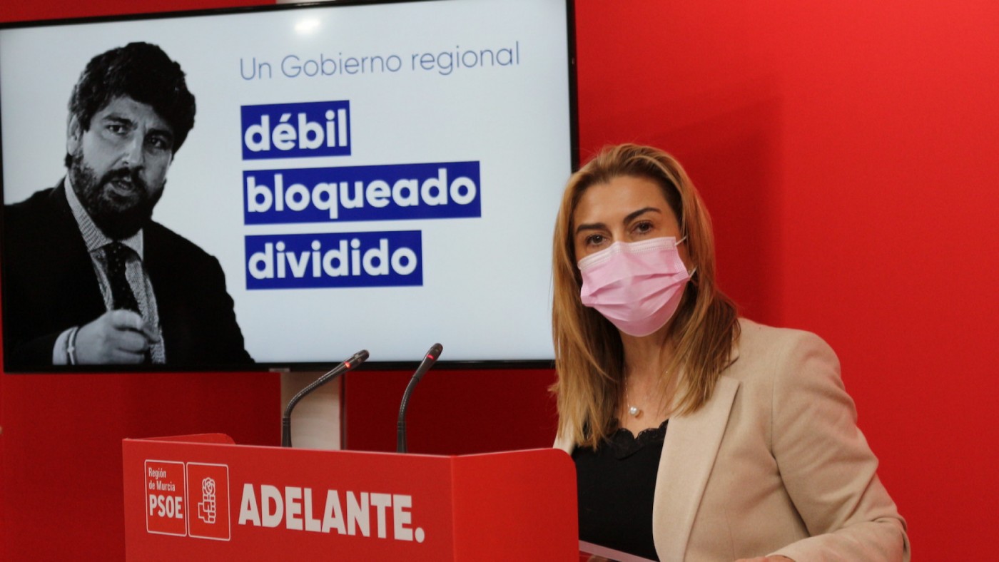 El PSOE acusa al Gobierno regional de ser "débil y al servicio de unos pocos"