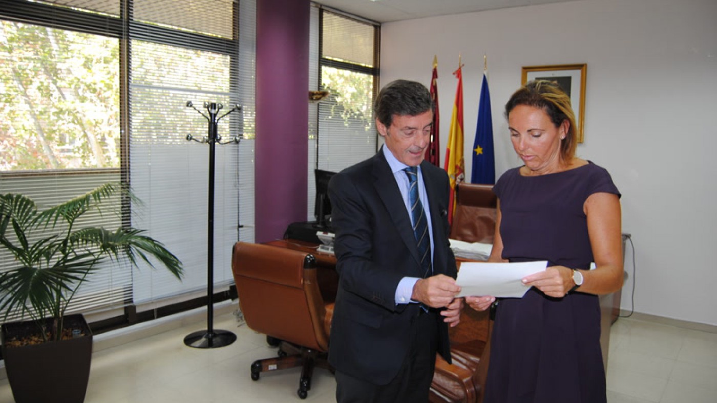 Sánchez-Solís recibe a Mª del Mar Martínez, presidenta de Hostetur