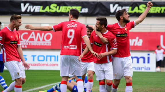 El Real Murcia gana en casa 2-0 al Villanovense