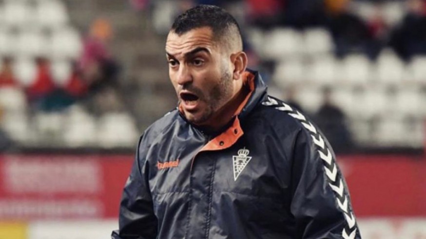 ADRIÁN HERNÁNDEZ: "No contemplo otra cosa que seguir en el Murcia. Quiero ser profeta en mi tierra" 