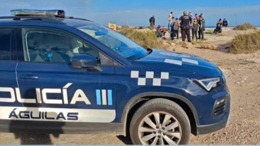 29 migrantes, 3 de ellos menores, han llegado esta tarde a Cabo Cope en Patera