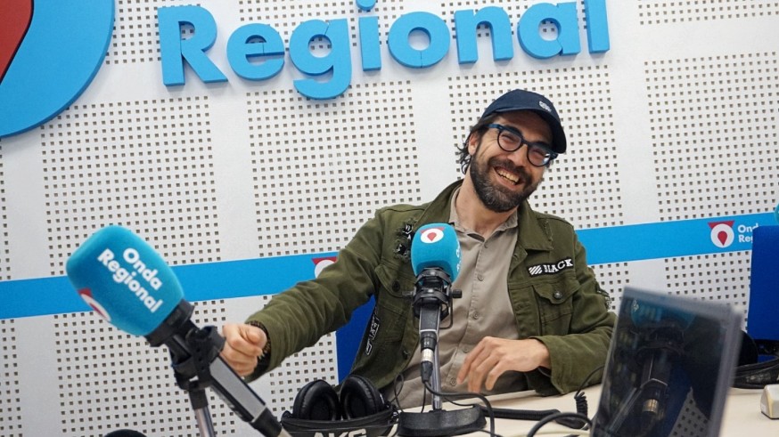 El backstage. Diego Garnés ha seleccionado cuatro canciones con motivo de la celebración ayer del Día Internacional del Beso