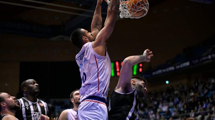 El Obradoiro atropella y humilla al CAESA Cartagena (101-49)
