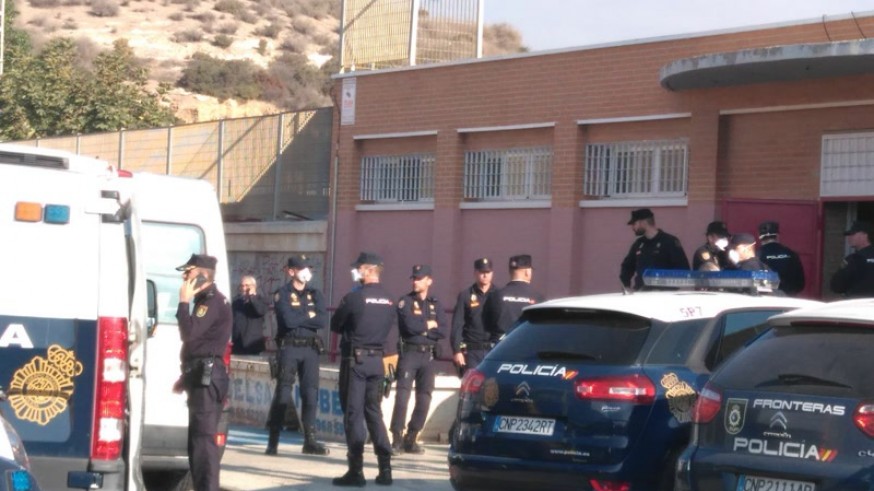 Parte de los inmigrantes han sido alojados en el pabellón Santa Lucía (Cartagena)