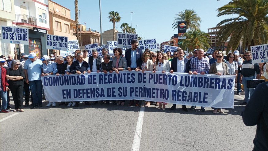 Manifestación en Puerto Lumbreras en contra de la instalación de una planta fotovoltaica en una zona de regadío