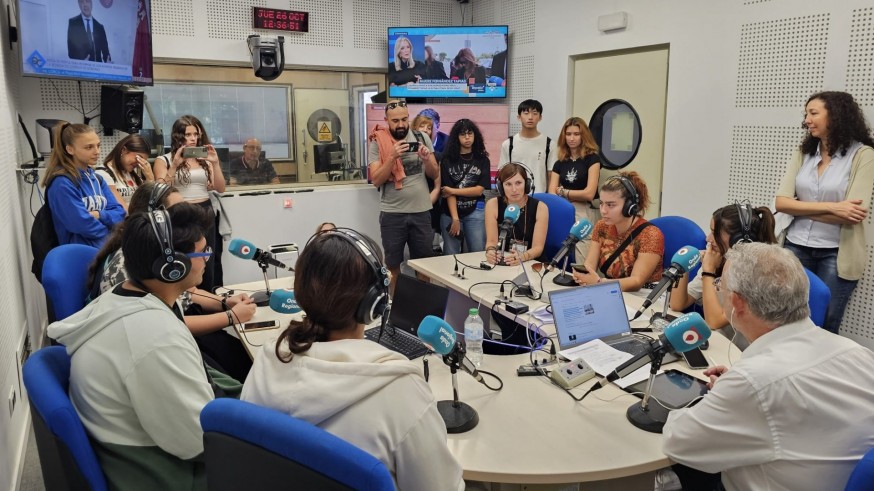 Jóvenes italianos y torrevejenses unidos por un proyecto de radio