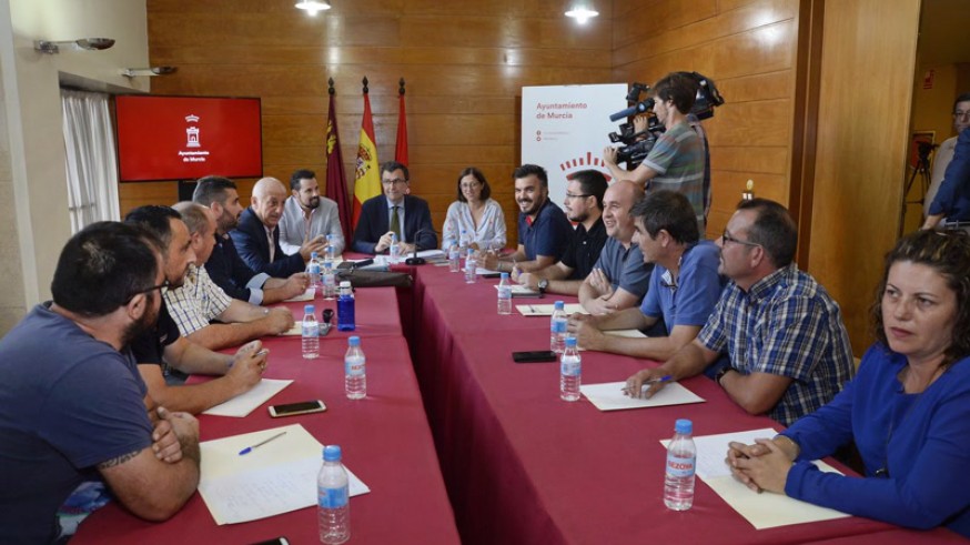 Reunión entre el alcalde, presidentes de juntas de barrios y pedanías y portavoces de PSOE y Ciudadanos. AYTO. MURCIA