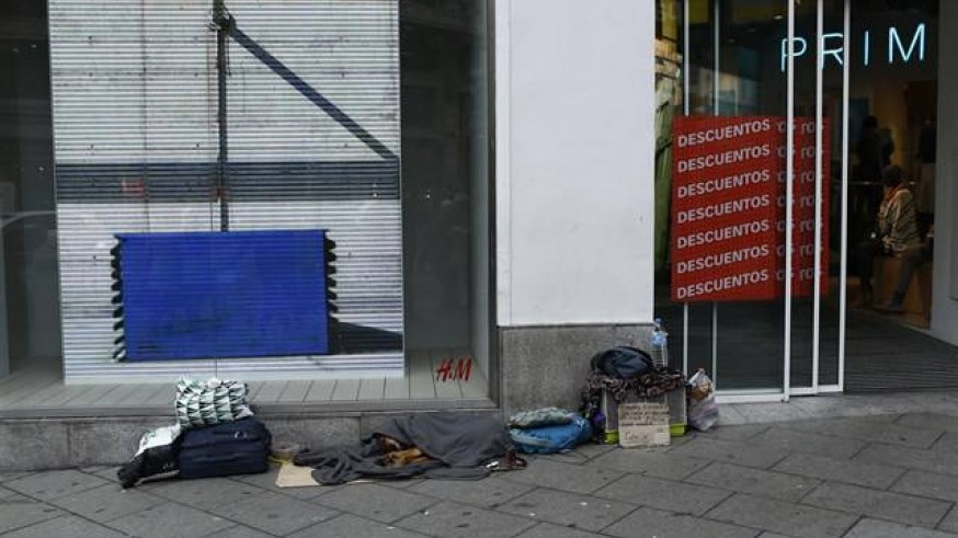 Objetos de una persona que pide en la calle
