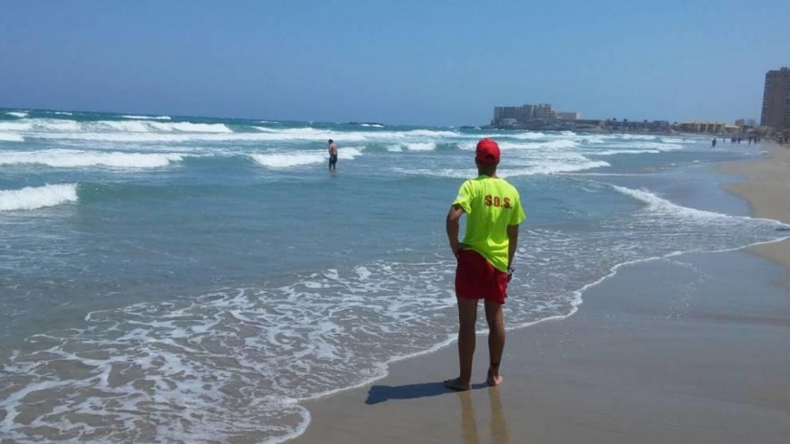 PLAZA PÚBLICA. Las playas de la Región necesitan unos 360 socorristas para atender a los bañistas con seguridad