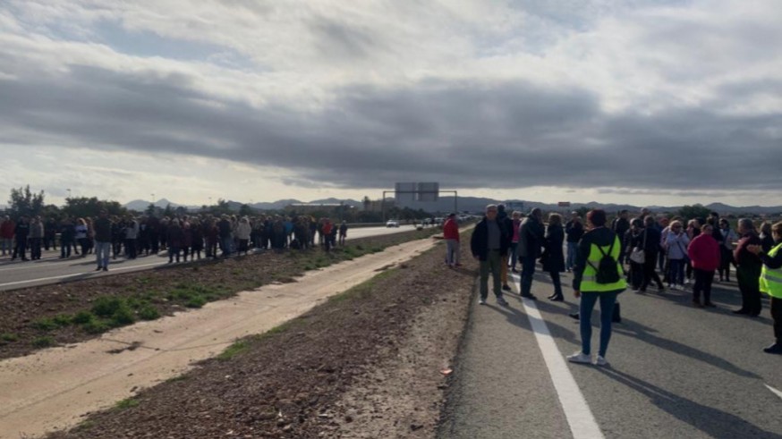 Los vecinos de Los Alcázares volverán a cortar la autovía este sábado