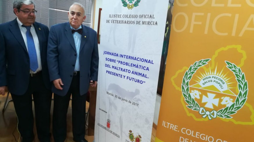 El Colegio de Veterinarios de Murcia forma a peritos especialistas en maltrato animal