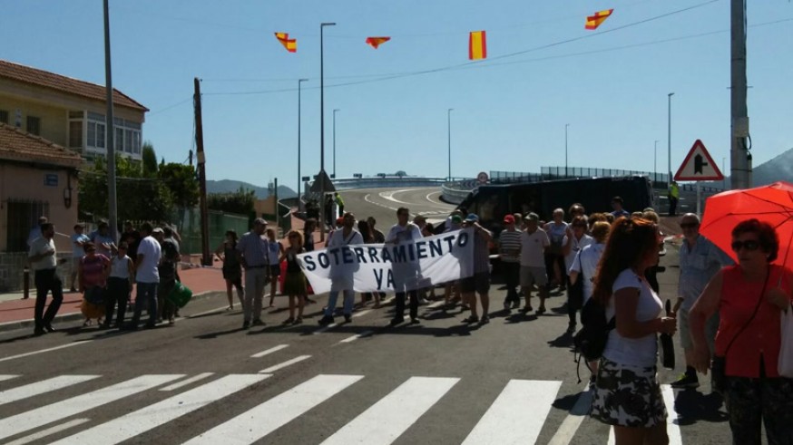 Protesta de los vecinos de Camino de Tiñosa
