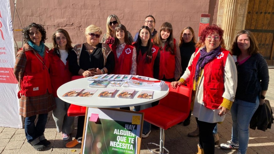 Locos por acoger, la campaña de Cruz Roja por el Acogimiento Familiar