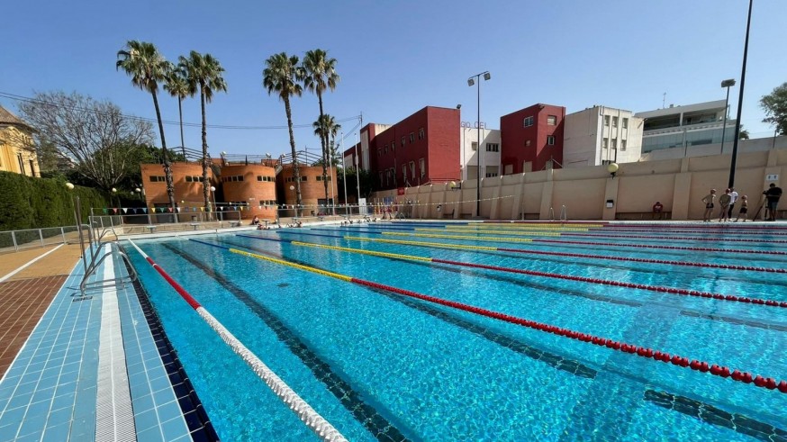 La piscina de Murcia Parque abre el martes