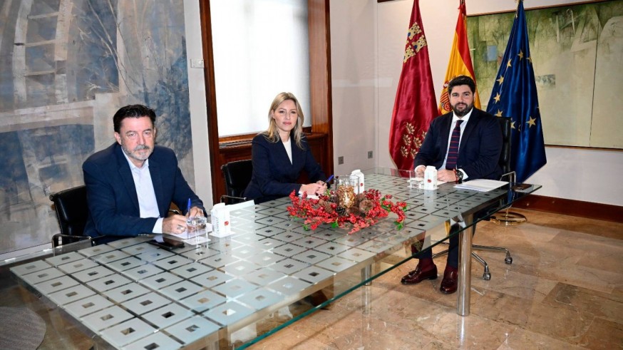 Martínez Vidal negocia con López Miras un acuerdo para apoyar los presupuestos de 2023