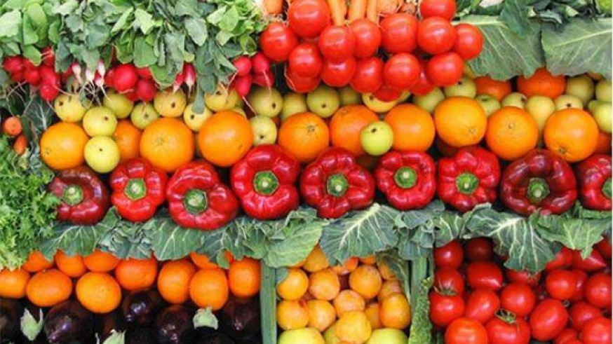 Puesto de frutas y verduras de cultivo ecológico