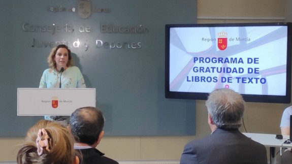 Martínez-Cachá ha presentado las novedades del programa de gratuidad de los libros de texto. ORM