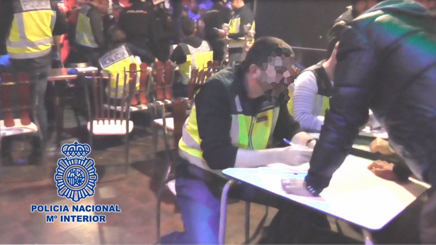 Inspección de un local por parte de la policía.