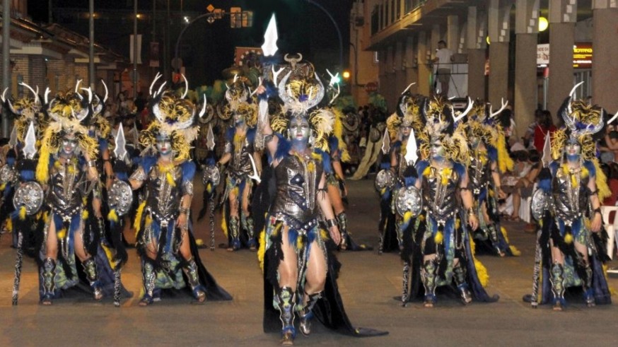 Moros y Cristianos en Santomera aúnan los desfiles con la mejor fiesta de la cerveza