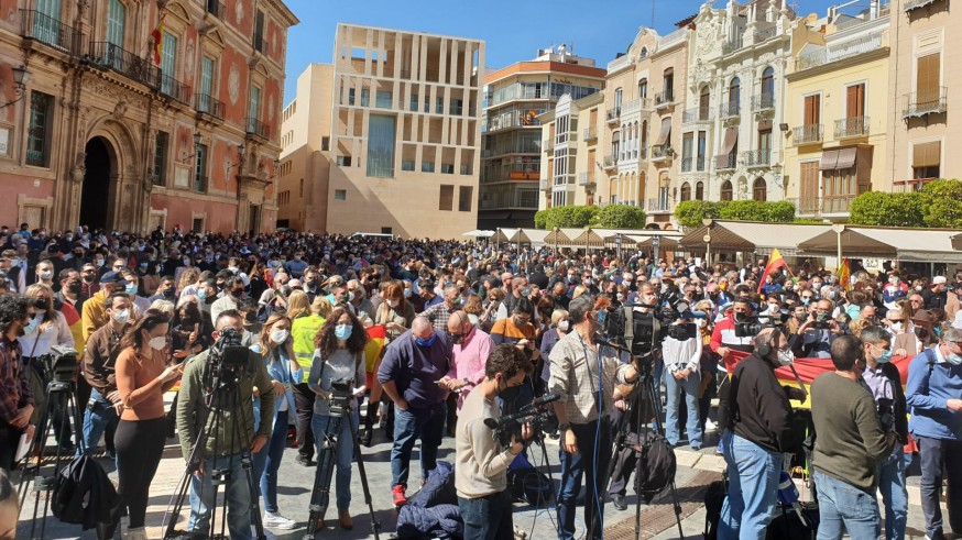 VÍDEO | La Plaza de la Catedral de Murcia, abarrotada de público en el acto de Abascal