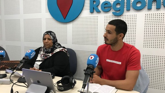 Fátima e Imad, durante la entrevista en Onda Regional