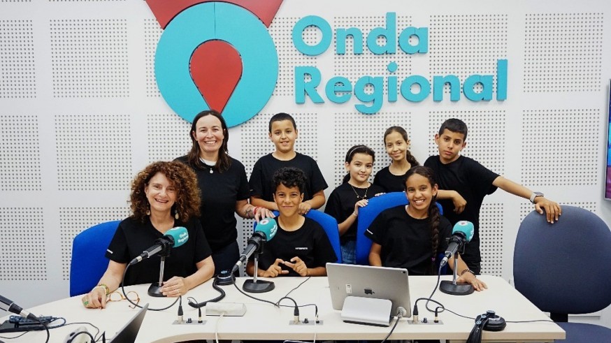Conocemos el proyecto LÓVA de ópera en centros de Primaria con dos profesoras y 6 alumnos del CEIP Santa Rosa de Lima de Los Rosales en El Palmar