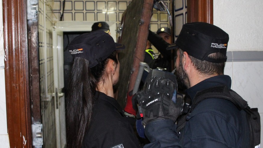 Desmantelan un punto de venta de cocaína, hachís y gas de la risa, con 9 arrestos en Molina