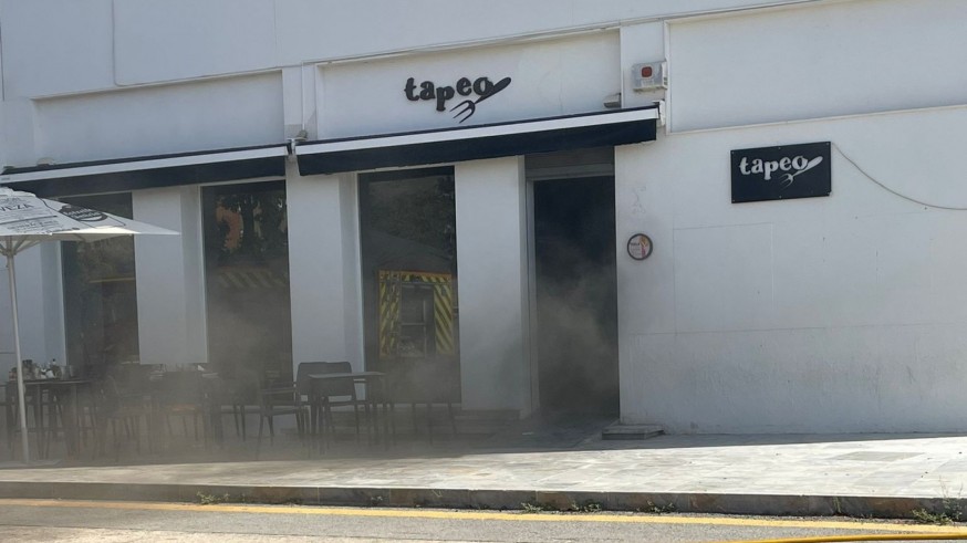 Las llamas de una freidora provocan un incendio en una cafetería en Yecla