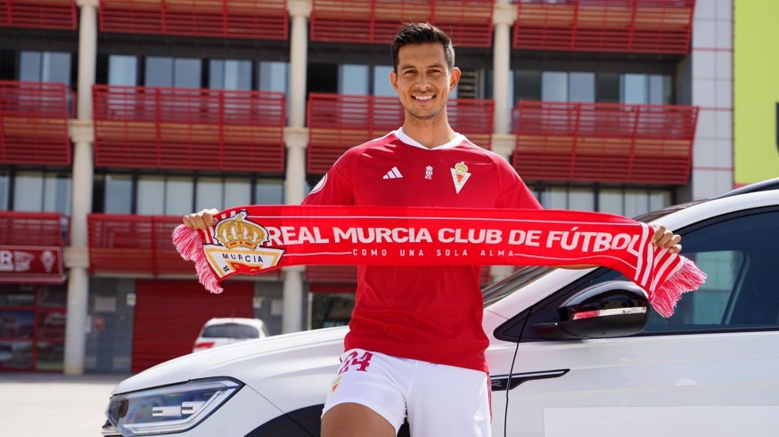Marcos Mauro ve al Real Murcia como "un lugar ideal" y llega Sergio Santos
