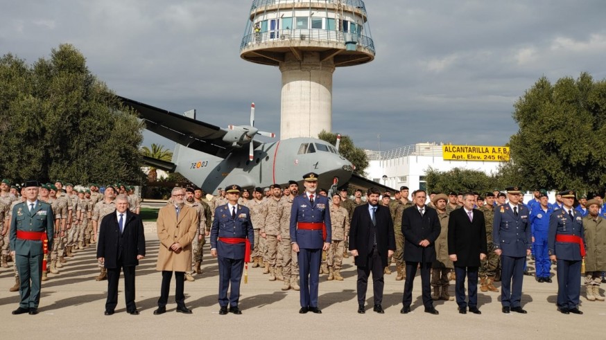 El Rey, en los actos de conmemoración del 75º aniversario de la creación de la Escuela Militar de Paracaidismo en Alcantarilla