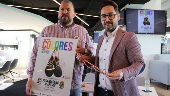 Paco Belmonte, en la presentación del cartel "Para gustos colores" de apoyo al colectivo LGTBI